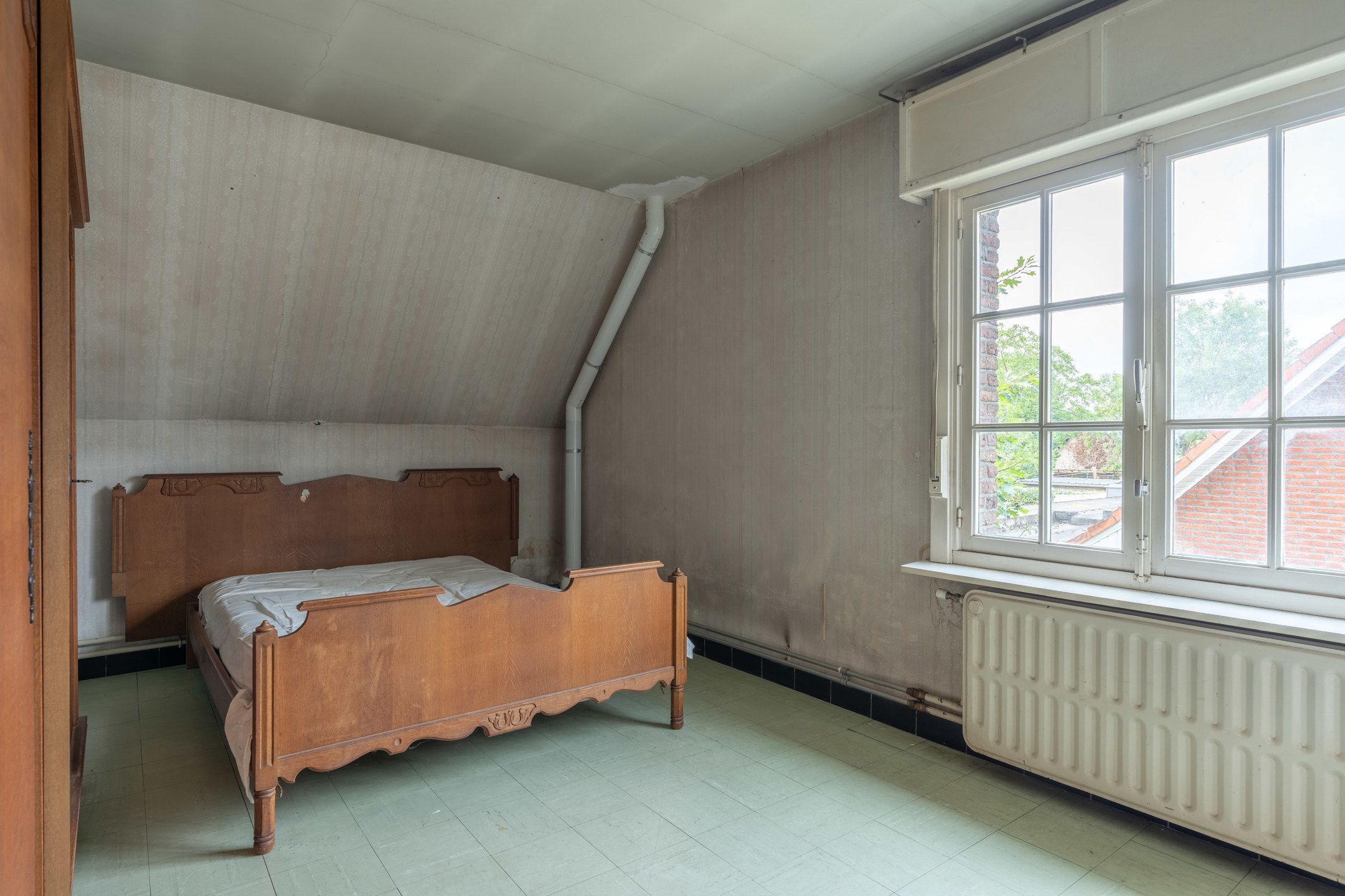 Te renoveren gezinswoning (196m²) op perceel van 1.943m². foto 23