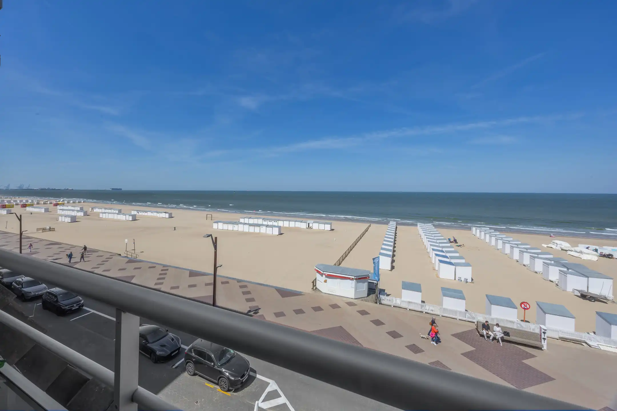 Luxueus gerenoveerd 3slpk appartement met frontaal zeezicht foto 14