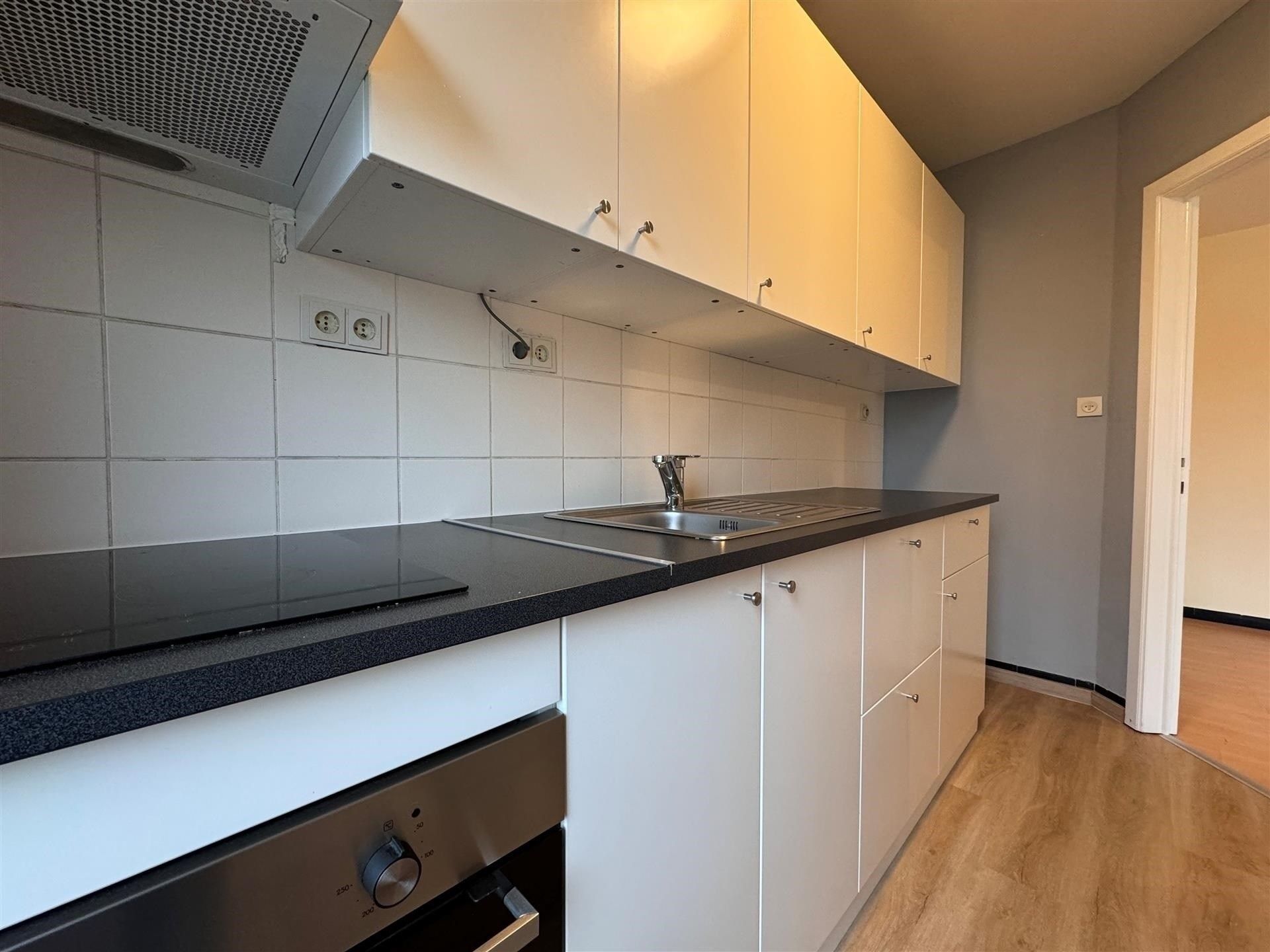 Gunstig gelegen 2 slaapkamer appartement. foto 10