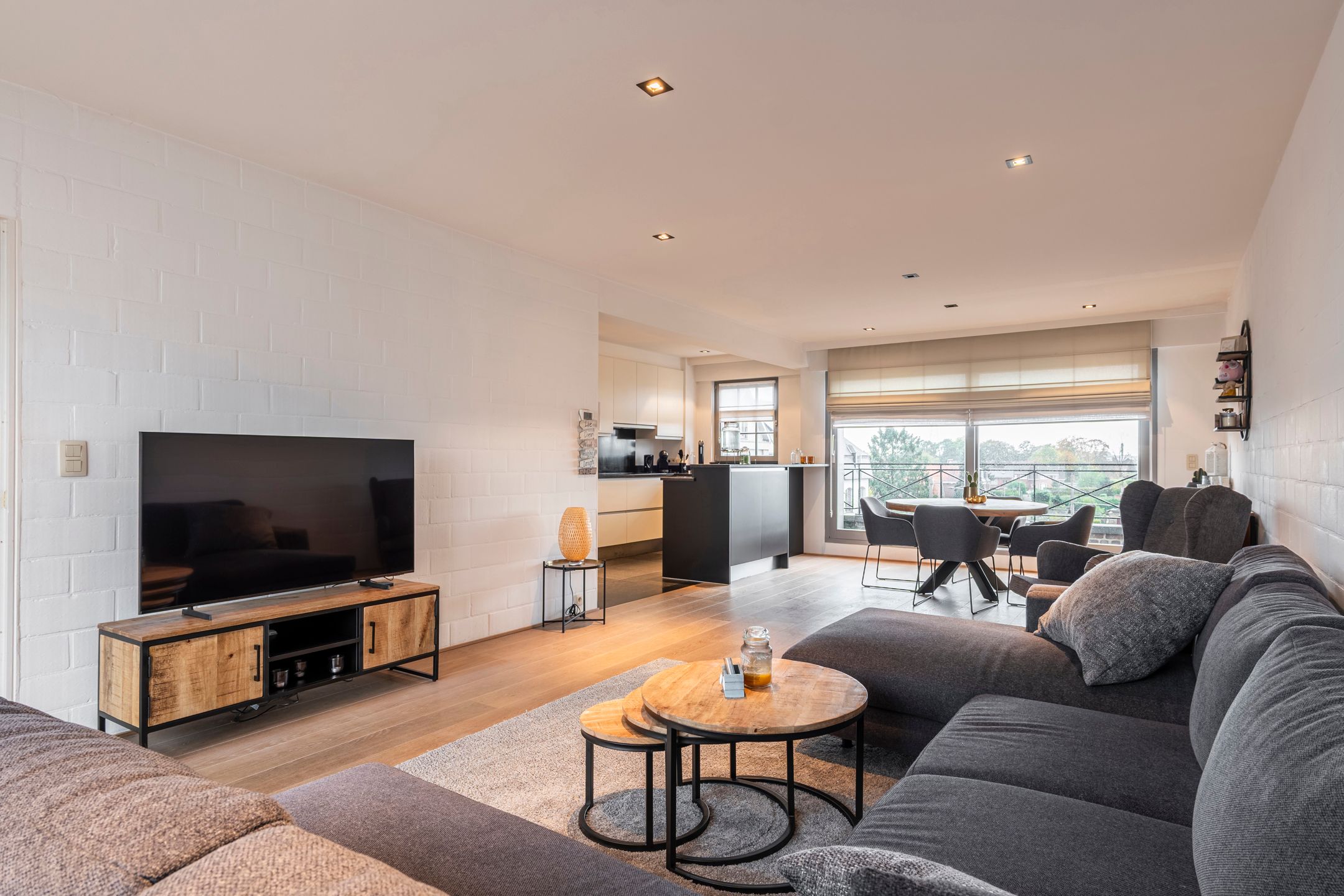 Uitstekend gelegen duplex met groot terras en 3 slaapkamers foto {{pictureIndex}}