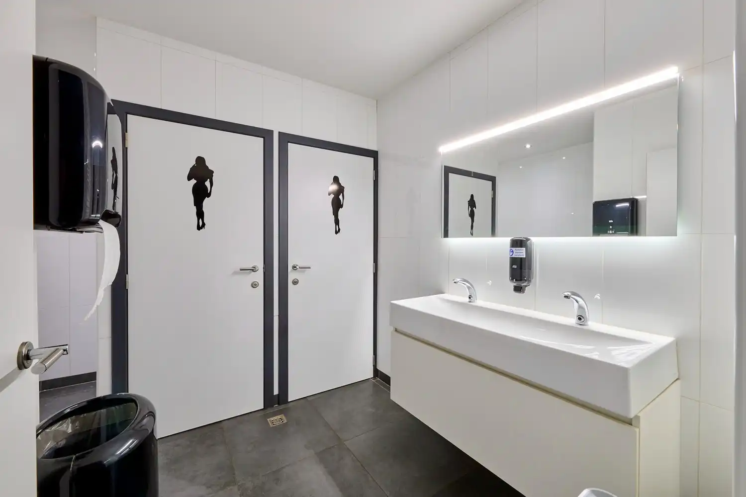 Instapklaar horecapand te koop in Diepenbeek – volledig vernieuwd, tal van mogelijkheden foto 9