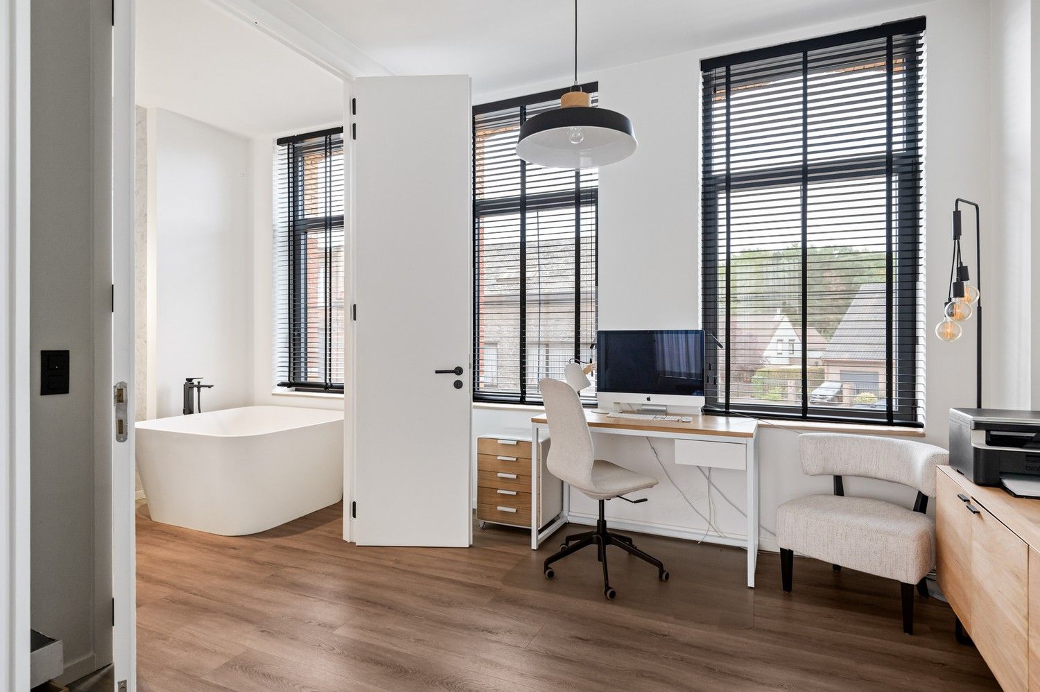 Prachtig en hedendaags gerenoveerde woning met zwembad te Lier foto 2