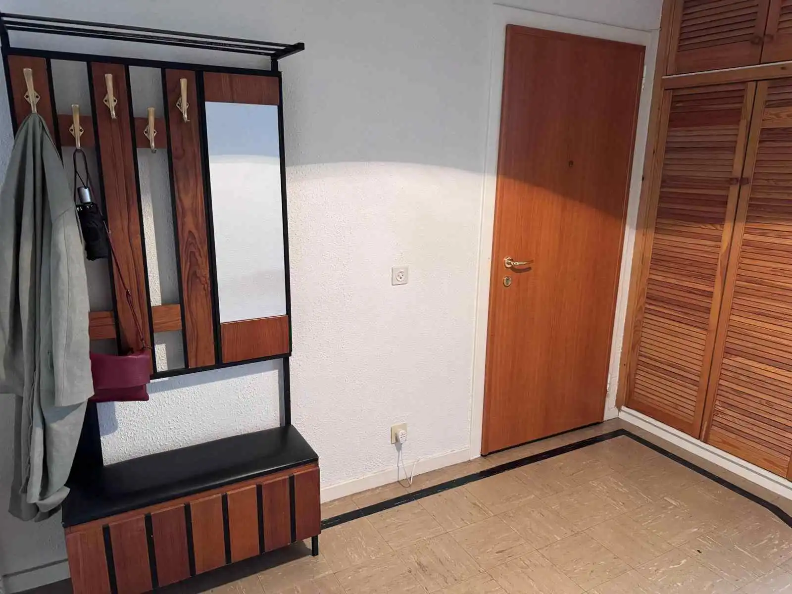 RUIM BEMEUBELD 1-SLAAPKAMERAPPARTEMENT OP CENTRALE LIGGING! foto 11