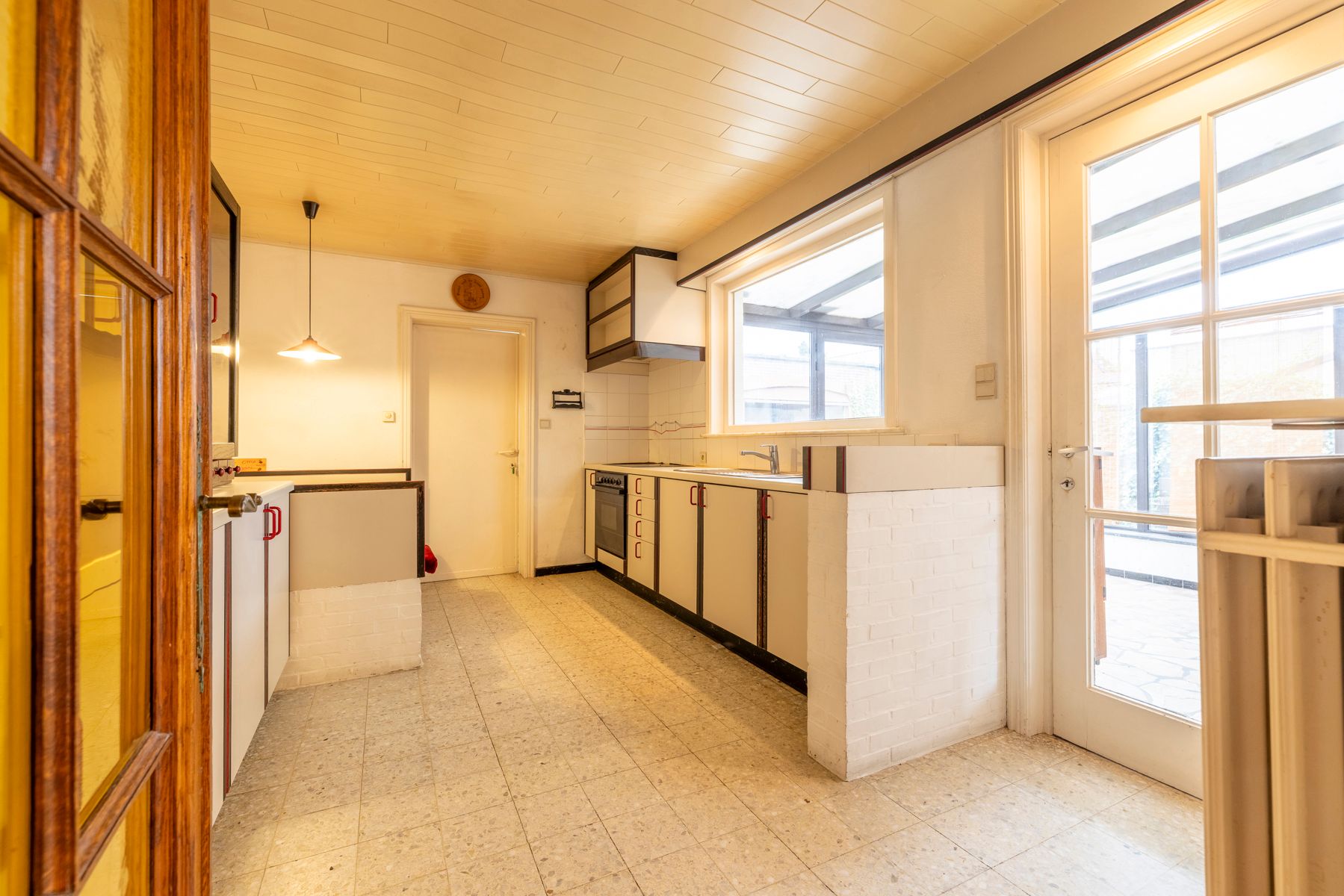 Halfopen woning met 4 slaapkamers, tuin en garage foto 14