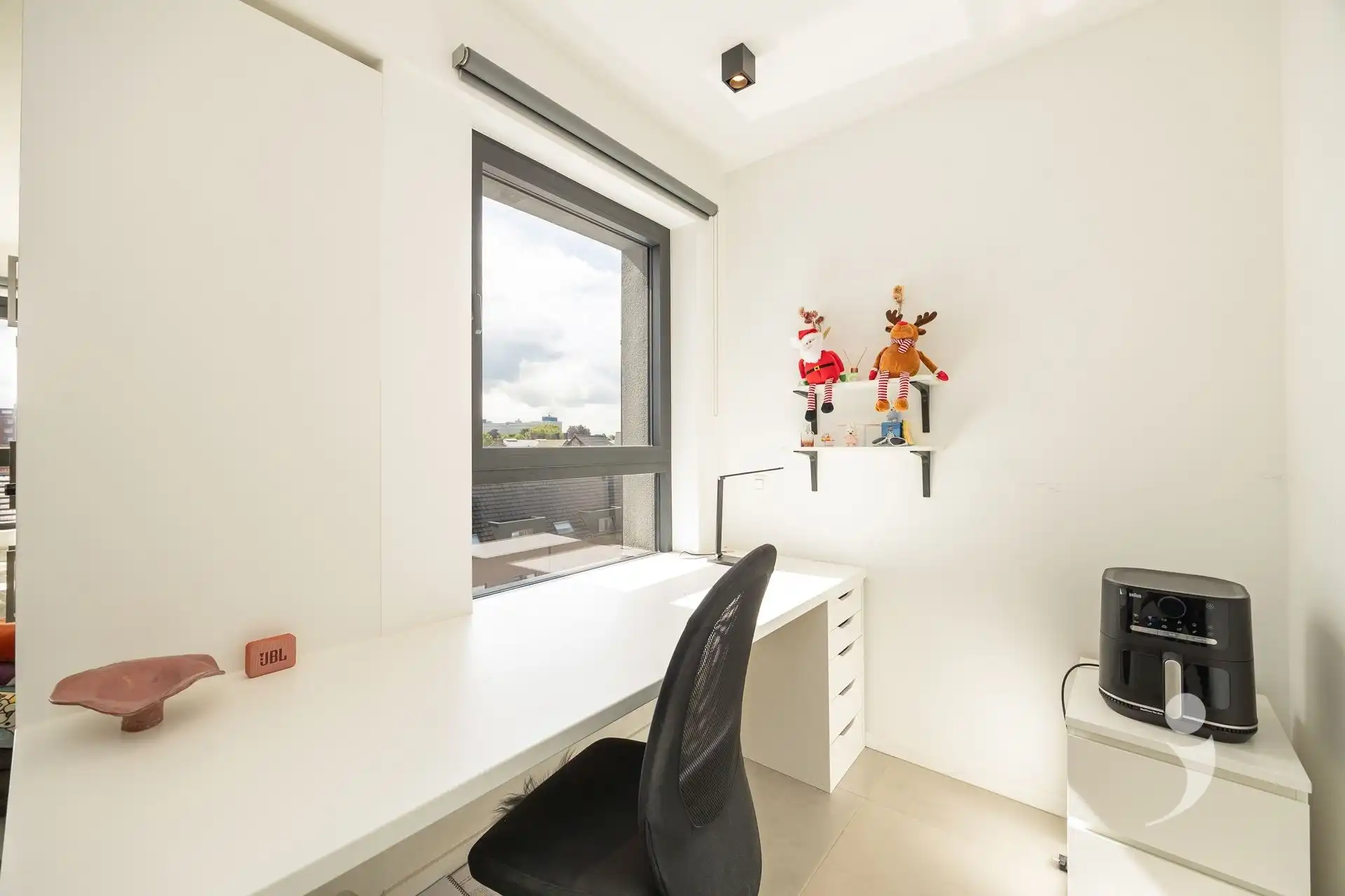 Building met 8 kamers foto 33