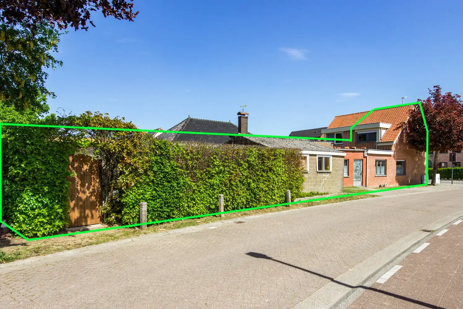 Grotendeels gerenoveerde woning op leuke locatie in Broechem! foto 19
