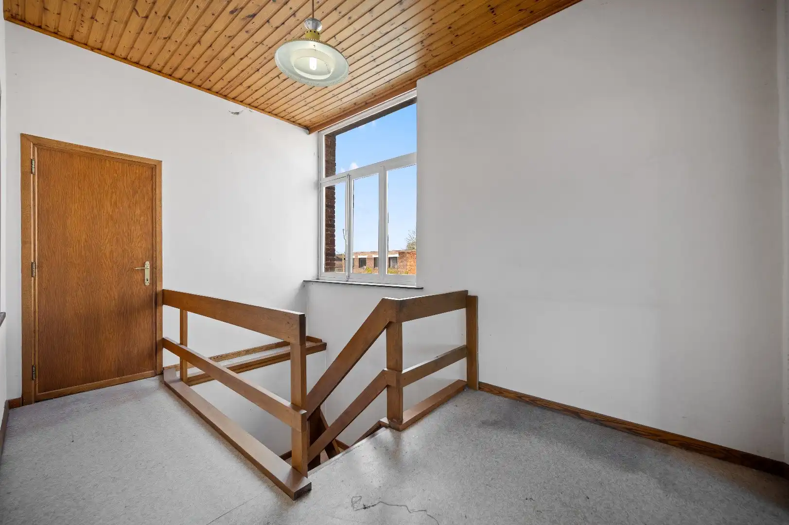 Te renoveren woning met ruime loods en stockagemogelijkheden  foto 7