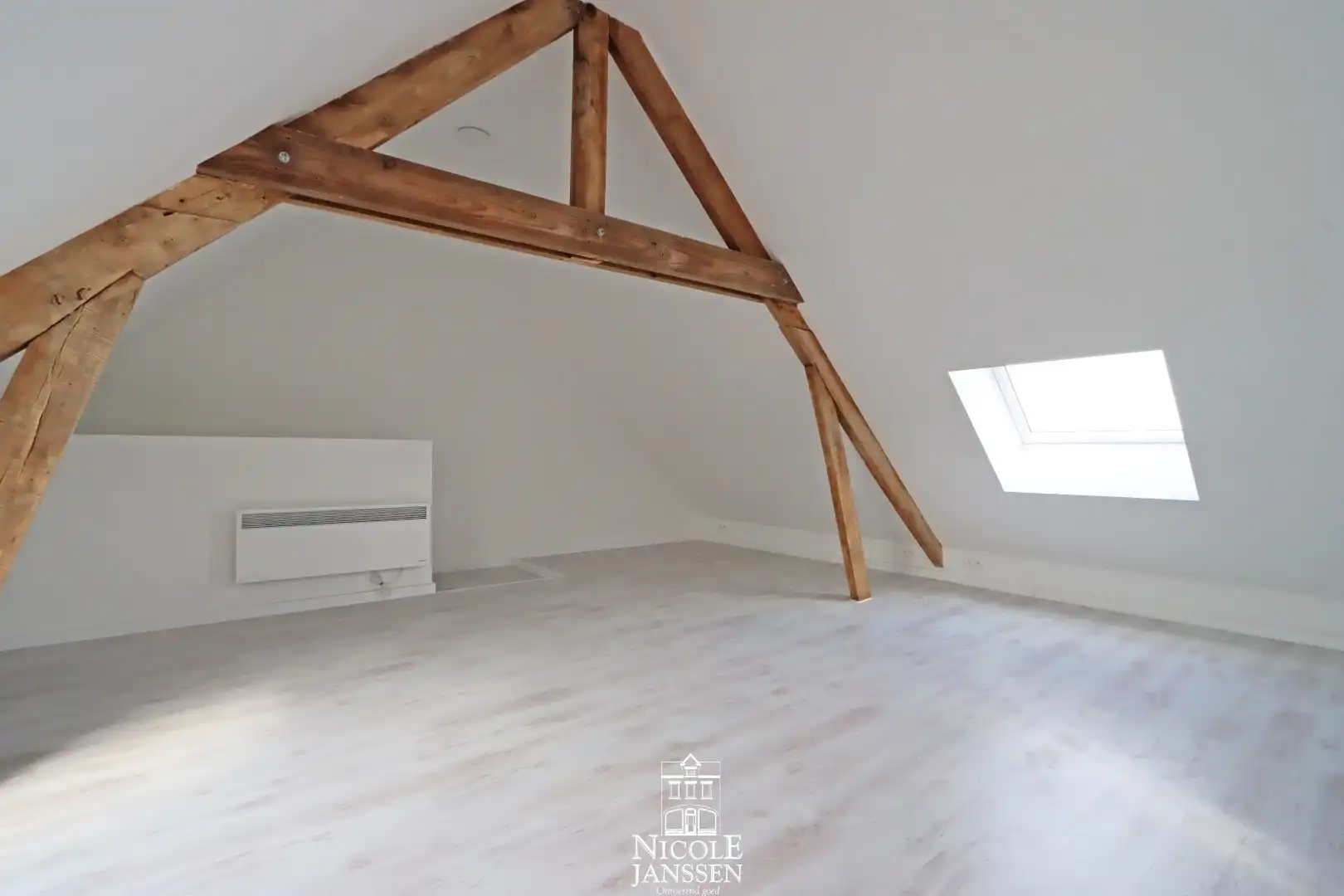 Gerenoveerd halfopen woning met 3 slaapkamers te Aldeneik te koop foto 20