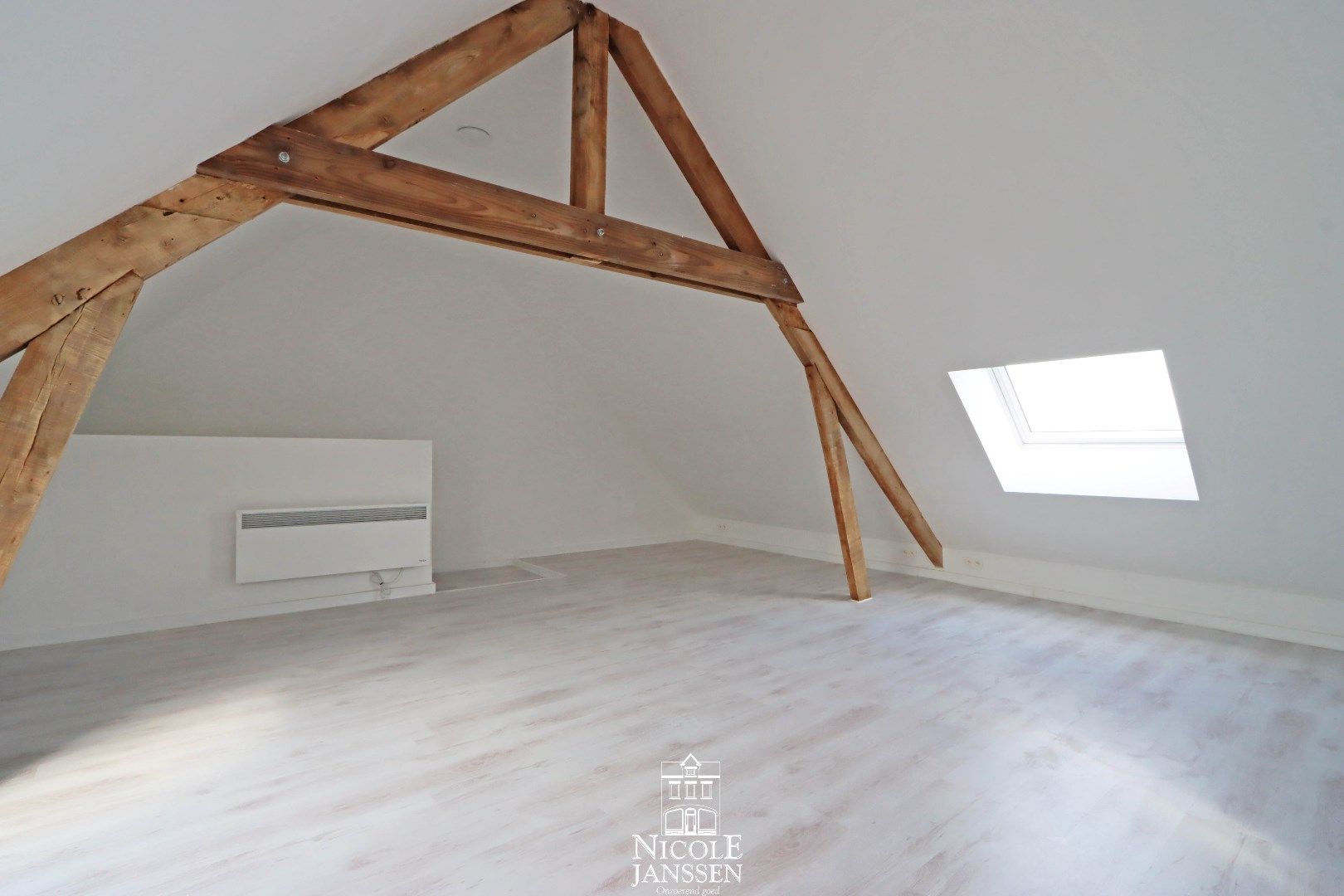 Gerenoveerd halfopen woning met 3 slaapkamers te Aldeneik te koop foto 20