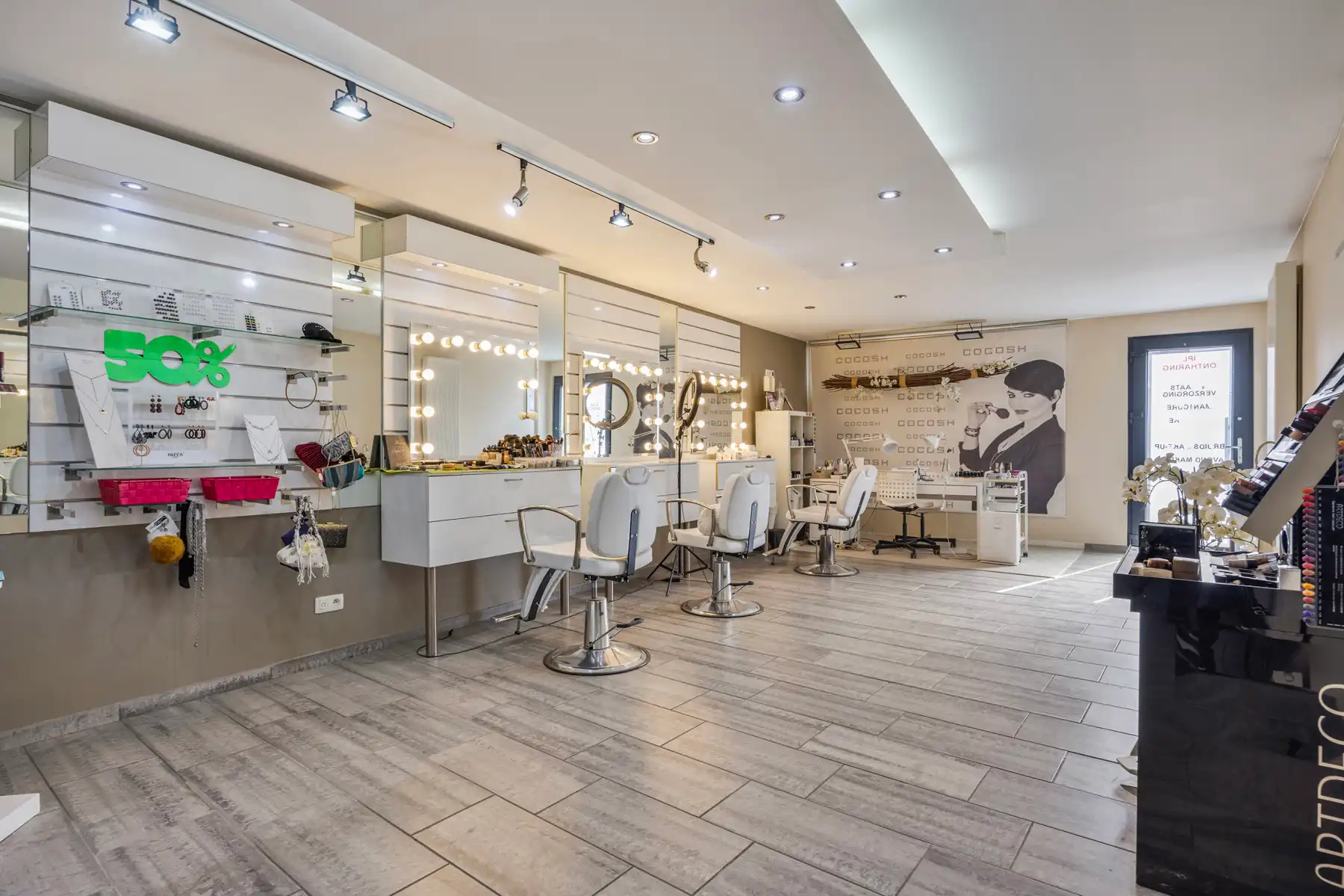 Unieke Kans! Stijlvol & Instapklaar Handelspand op Toplocatie in Koersel foto 3