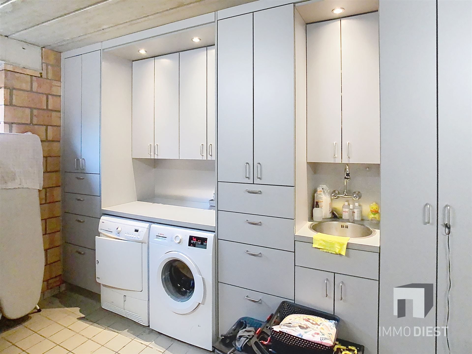 Ruime woning met 4 slaapkamers foto 23