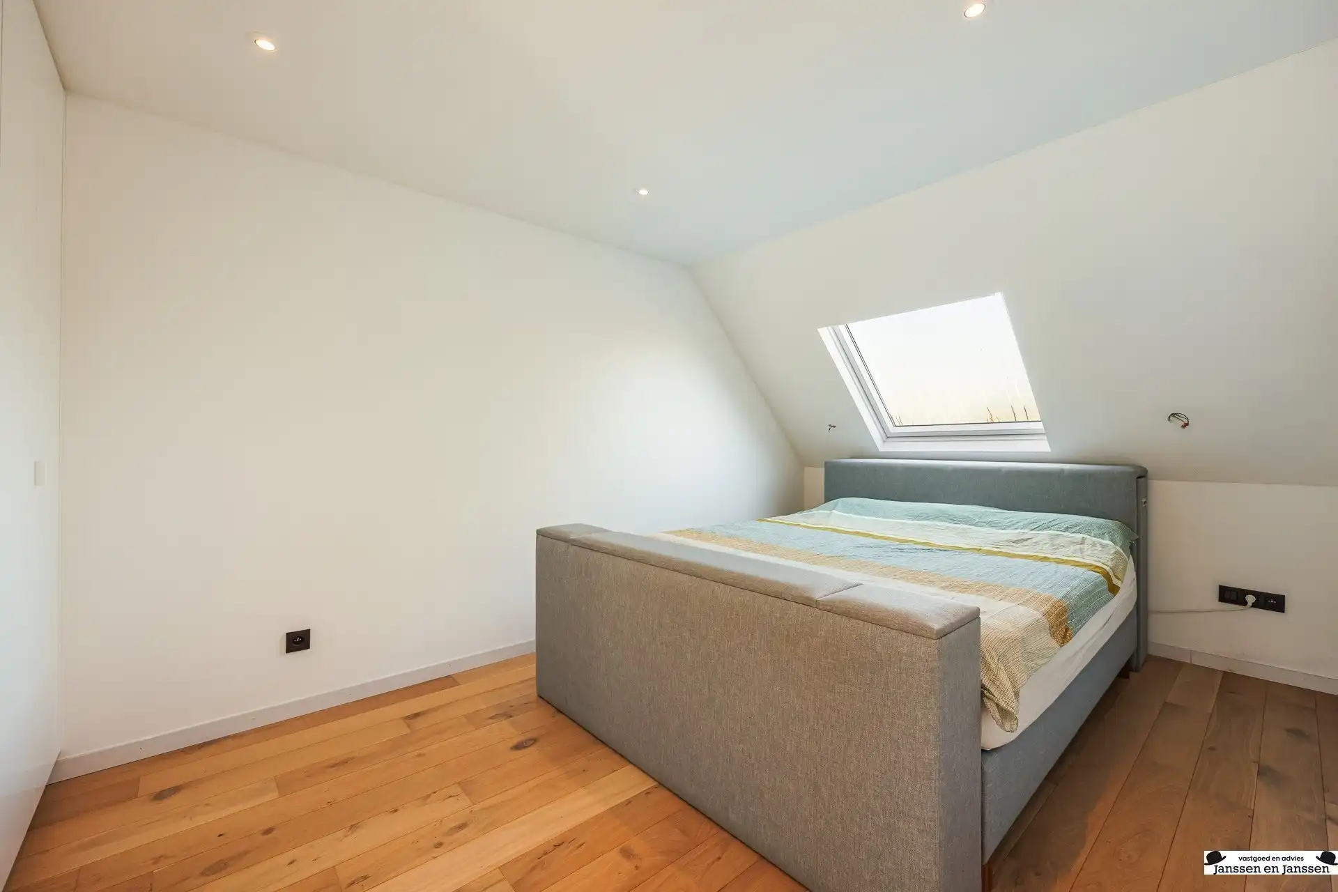 Prachtig gerenoveerde woning met 4 slaapkamers, garage en zonnige tuin foto 21