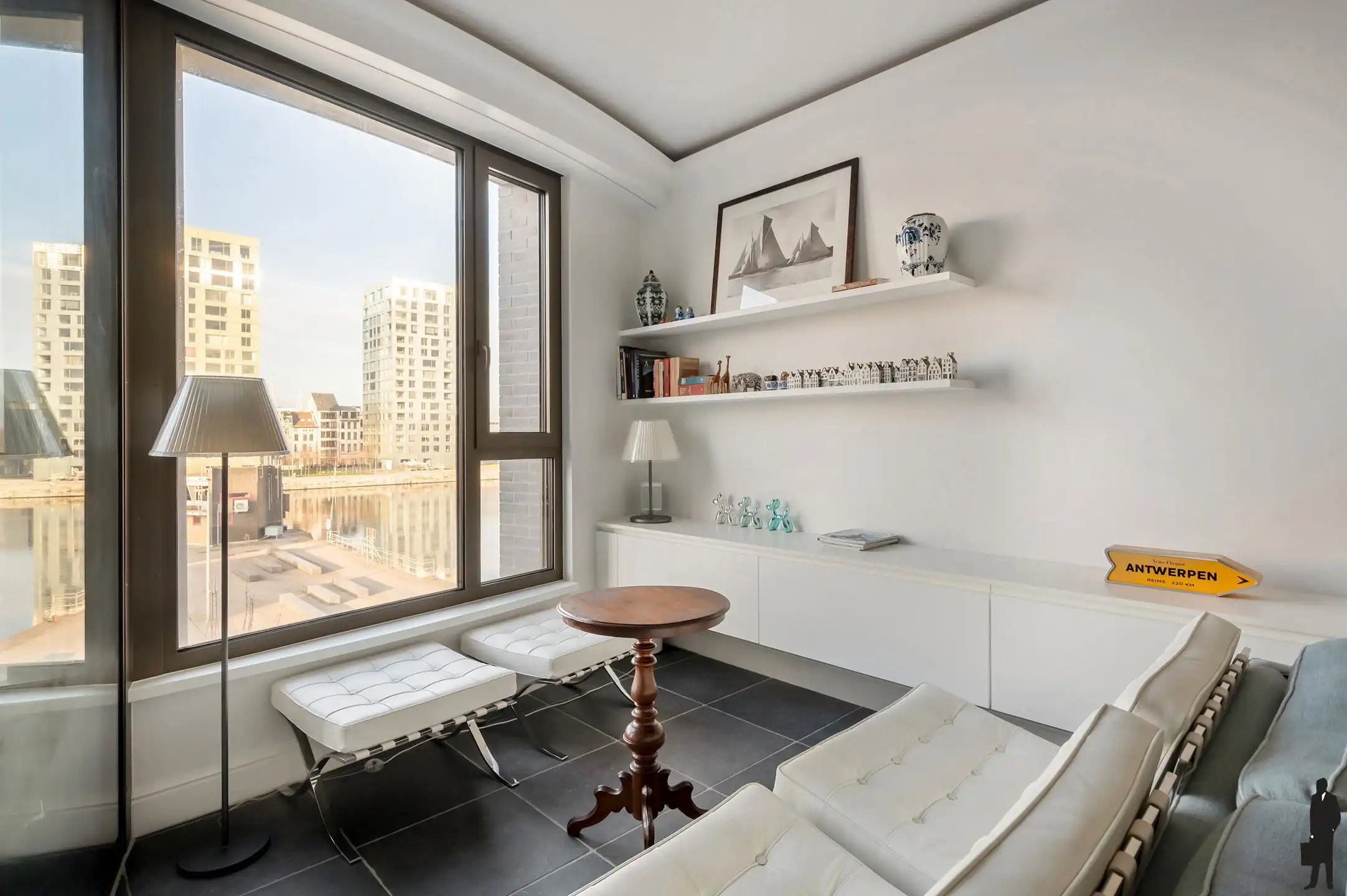 Lichtrijk BEN-appartement met open waterzicht in London Residence foto 3