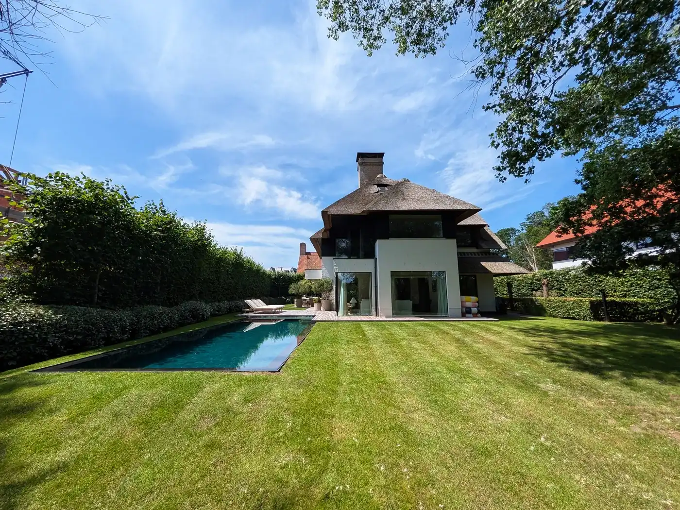 Recent gebouwde villa voorzien van een luxe afwerking, grenzend in alle privacy aan het Zwin nabij de Oosthoek  foto 5