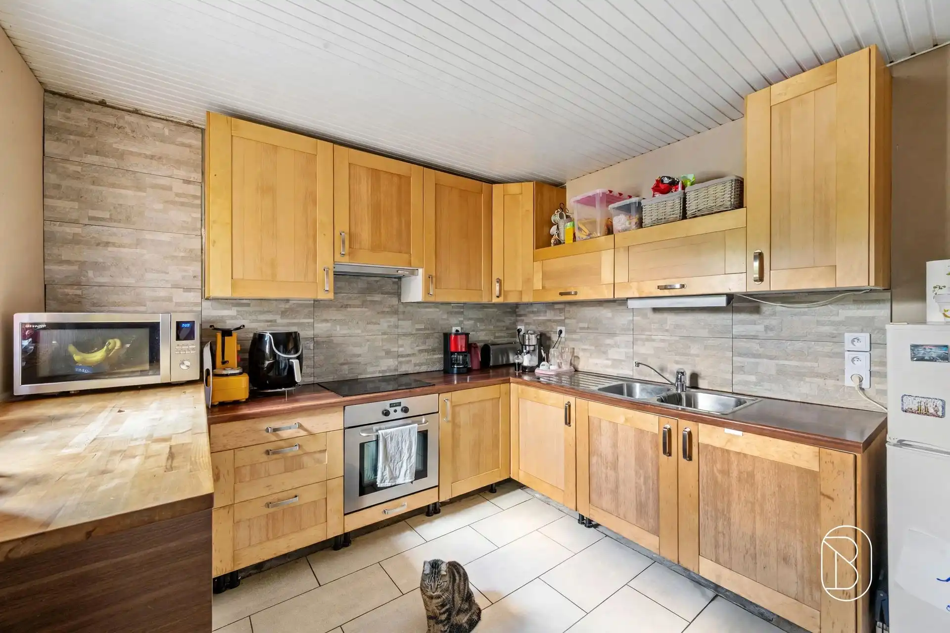 Ruime woning met 5 slpk, garage en bijgebouw op 2.279 m² foto 15