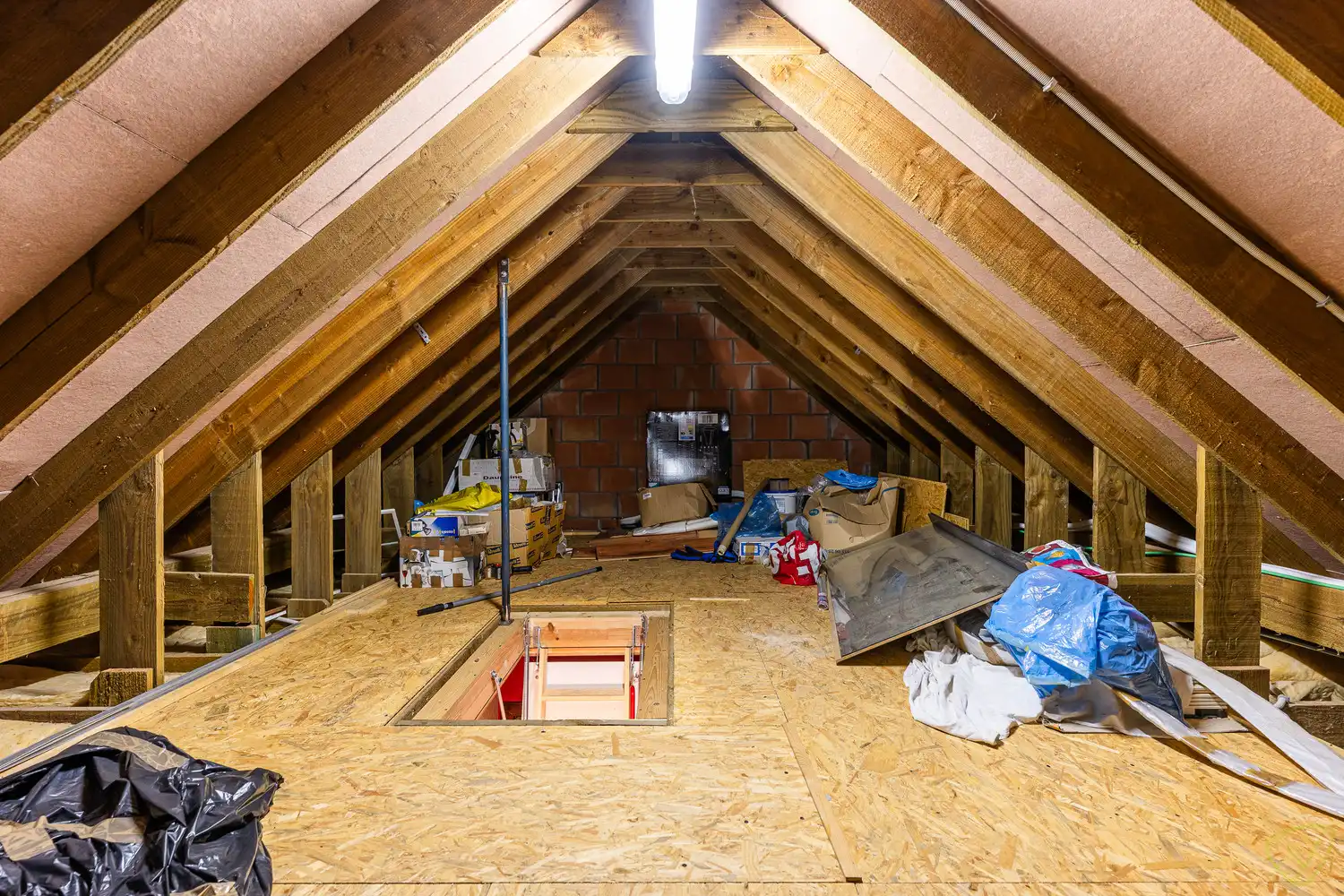 Rustig gelegen woning in de doodlopende straat op enkele minuten van het sportpark. foto 18