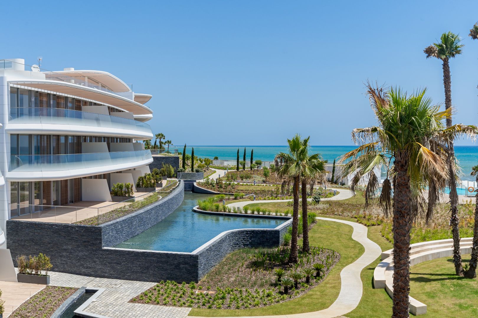 APPARTEMENTEN EN PENTHOUSES AAN HET STRAND - PROJECT THE EDGE - ESTEPONA foto 2