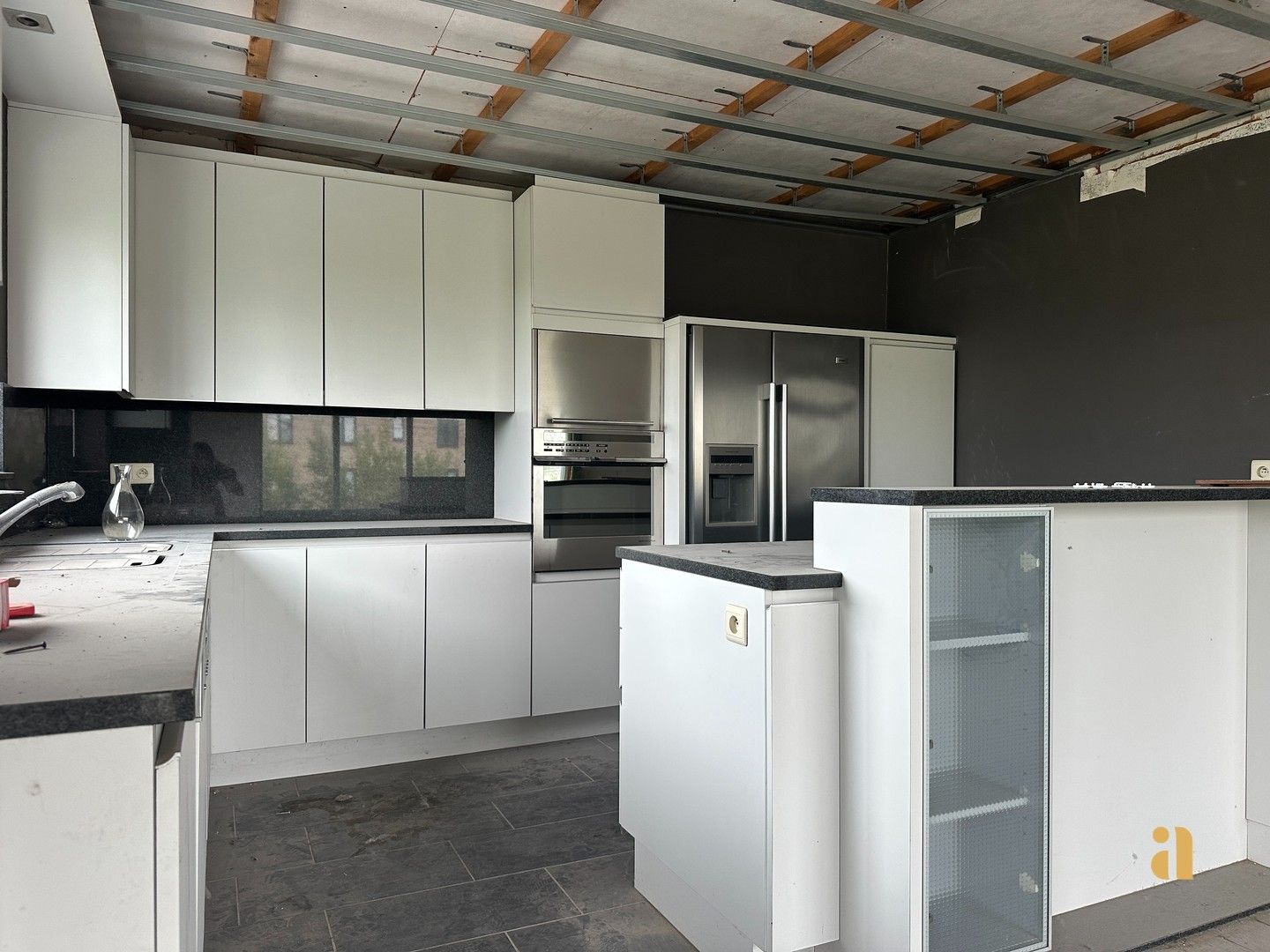Creëer uw eigen thuis in dit lichtrijke casco appartement foto 7