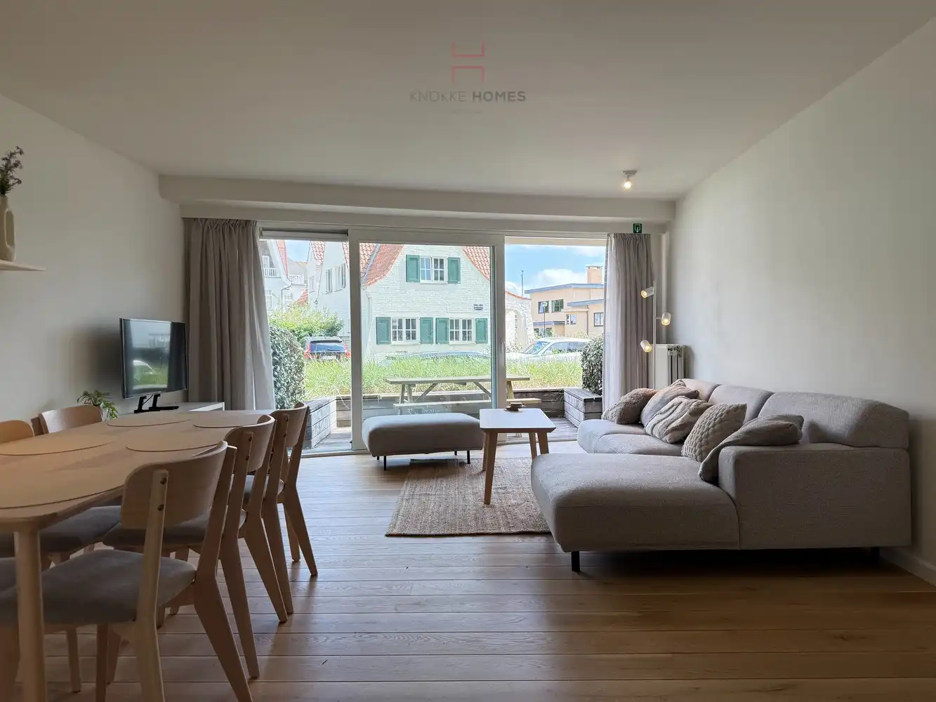 Gemeubeld twee-slaapkamerappartement met zonnig terras foto 7
