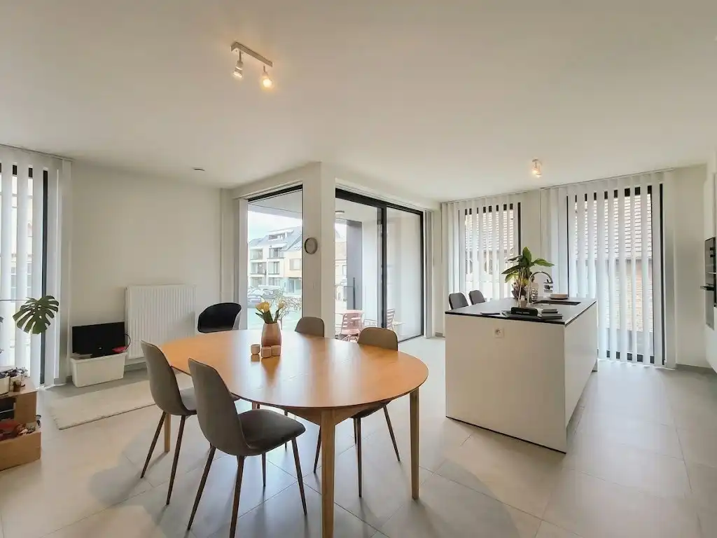 RECENT INSTAPKLAAR APPARTEMENT MET 3 SLPKS | 2 TERRASSEN EN GARAGE IN HARTJE PITTEM foto 4