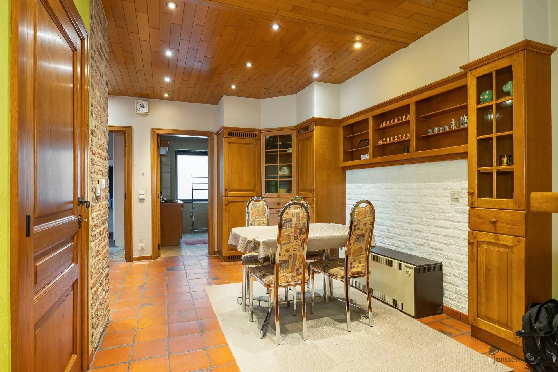 Ruime gezinswoning met 5 slaapkamers foto 5