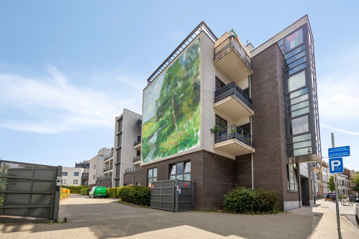 Appartement 3 slaapkamers met staanplaats nabij het centrum van Jette foto {{pictureIndex}}