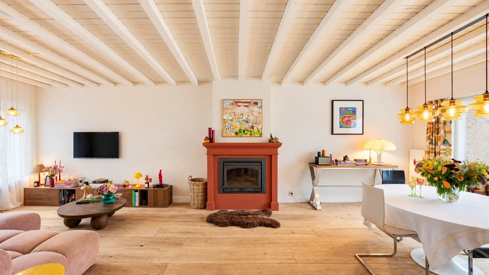 Stadswoning met grote tuin, garage en veel karakter... foto {{pictureIndex}}