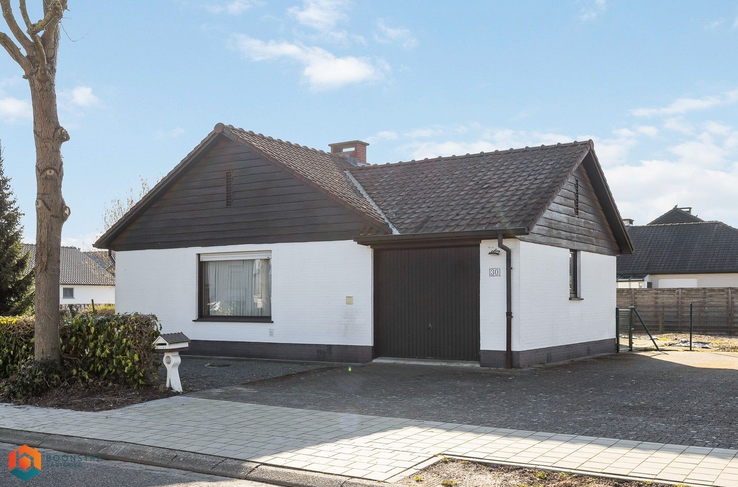 Hoofdfoto van de publicatie: Gelijkvloerse woning met 3 slpkrs op een perceel van 557 m² te Putte