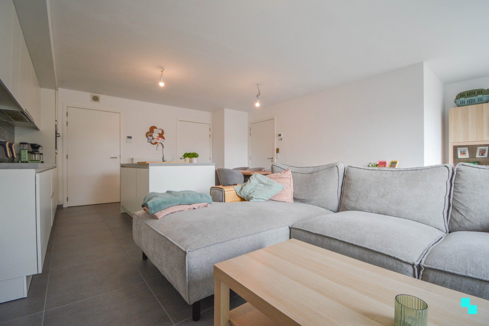 Aantrekkelijk appartement pal in het centrum van Hooglede foto 8