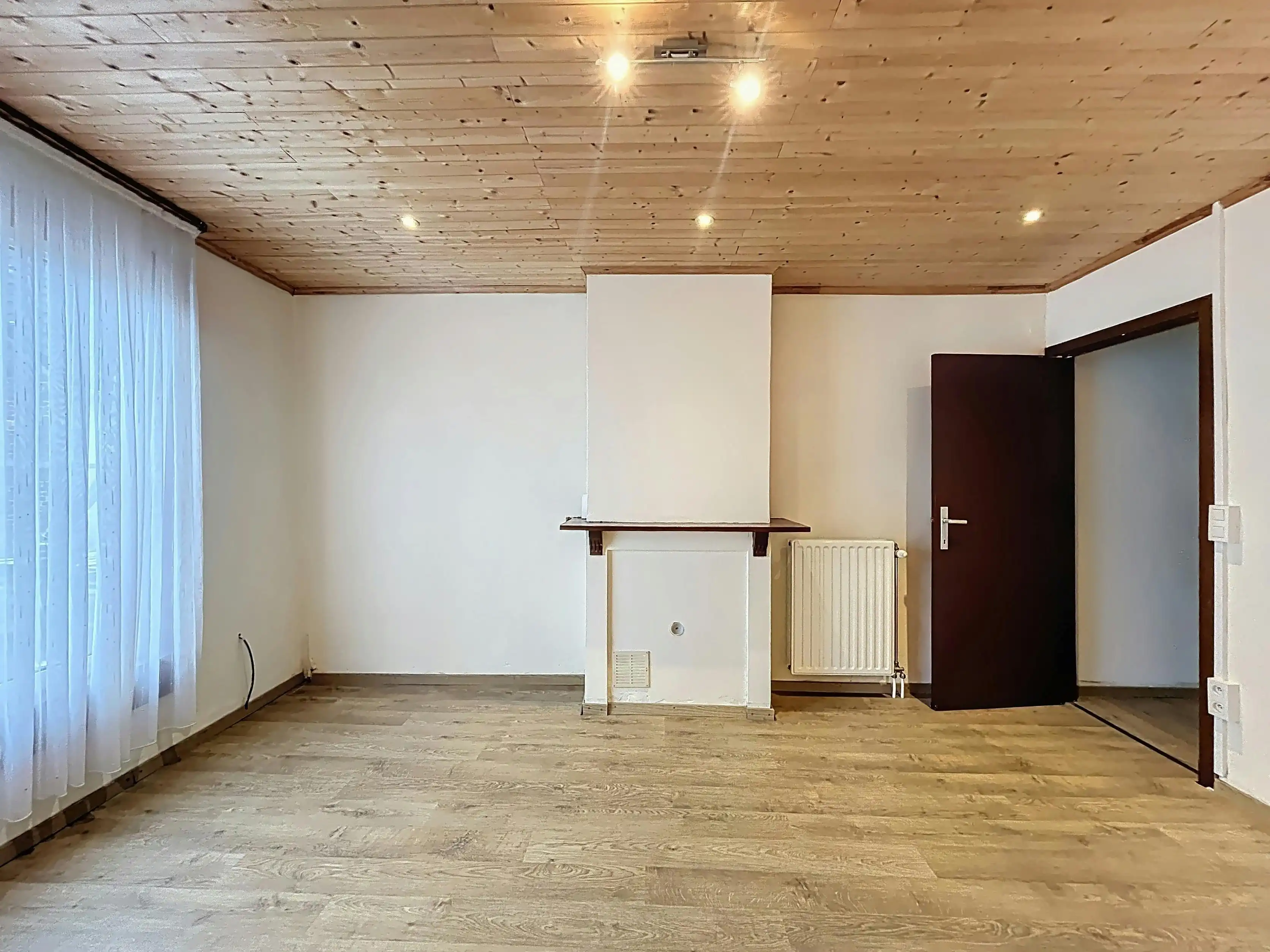 Handelshuis te koop op de Markt van Eeklo foto 15