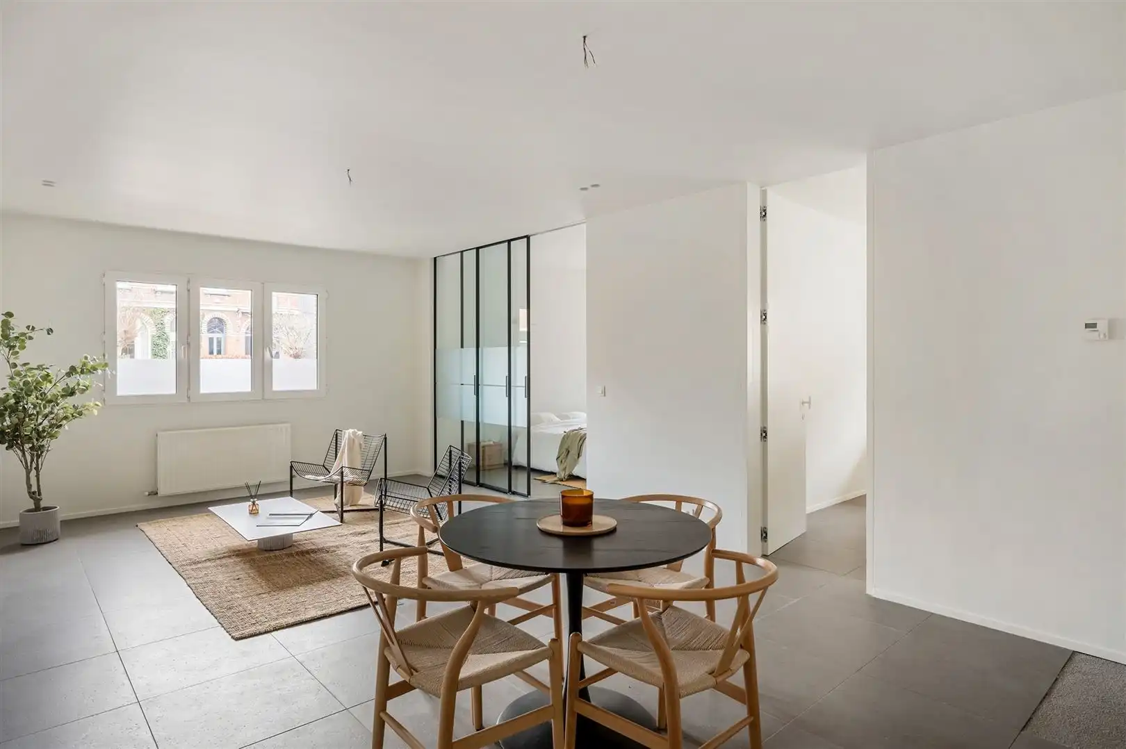 Gerenoveerd gelijkvloers appartement foto 3