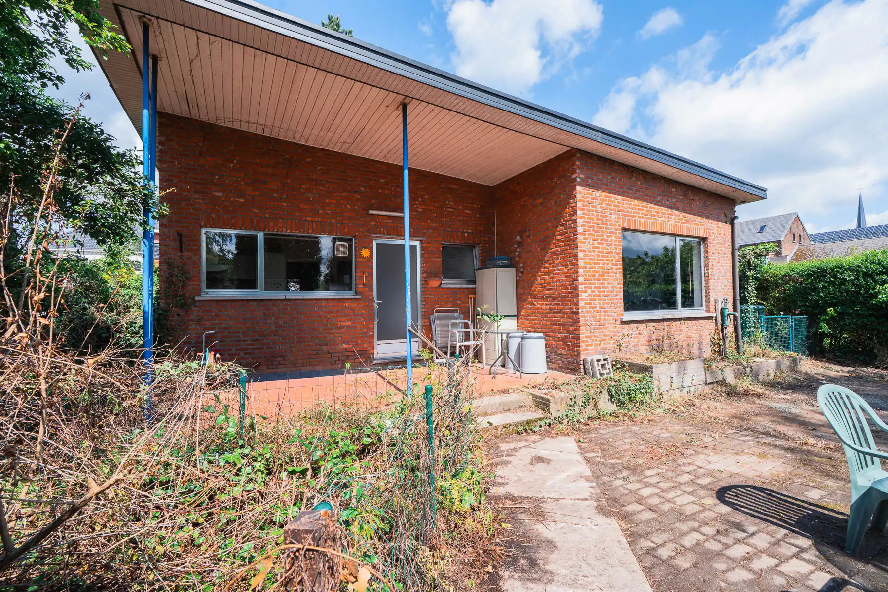Hoofdfoto van de publicatie: Bungalow op prachtig perceel van 18are in éénrichtingsstraat