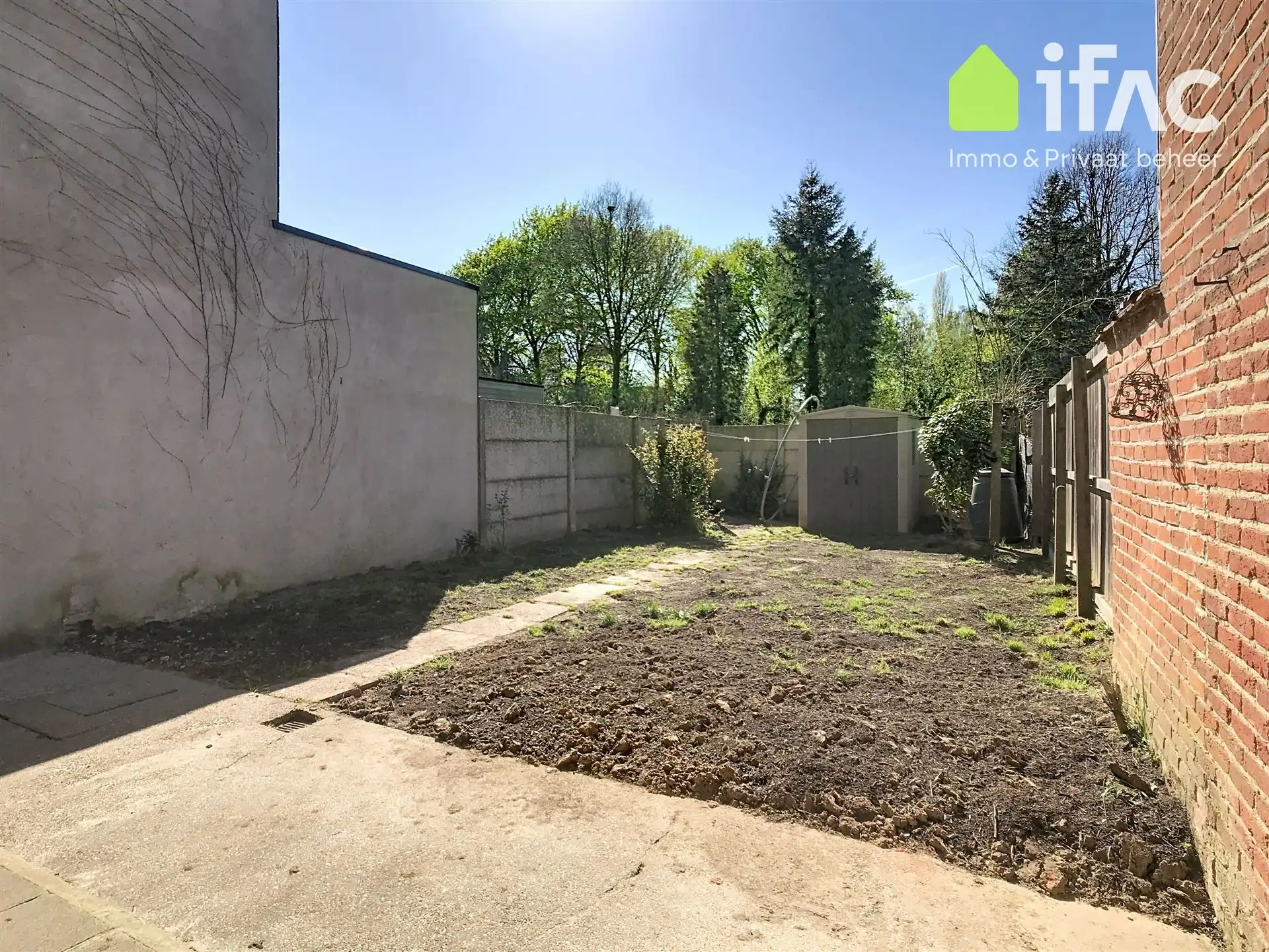 Huis met 2 slaapkamers, bureau en tuin foto 23