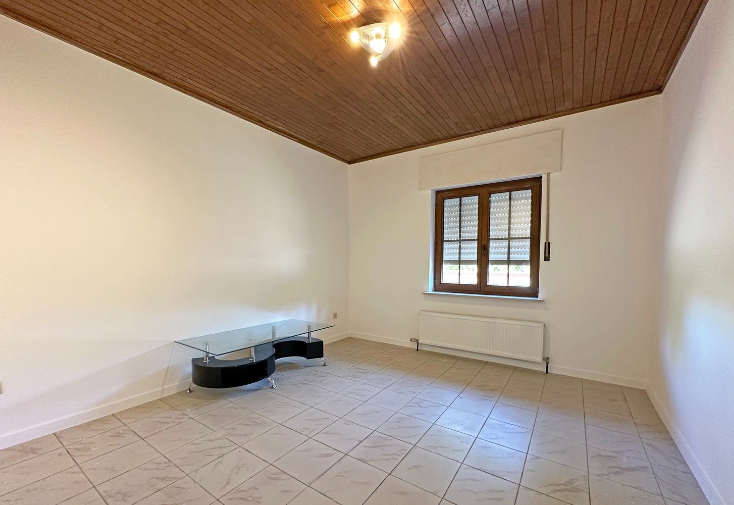 Zeer ruime woning met 4 slaapkamers, groot terras en 2 autostaanplaatsen! foto 7