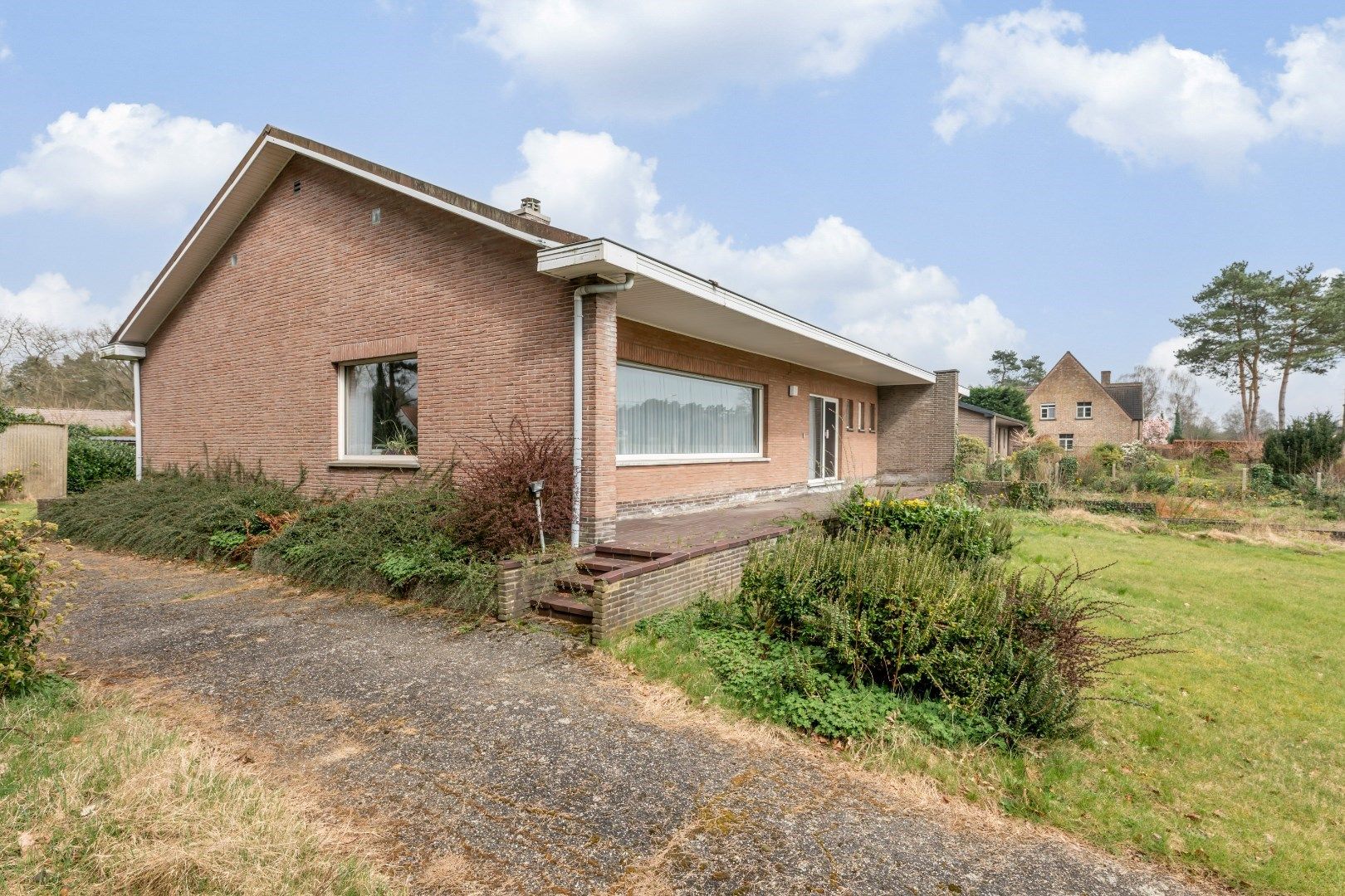 Woning met tuin, garage en 3 slaapkamers met 1715m² oppervlakte foto 5