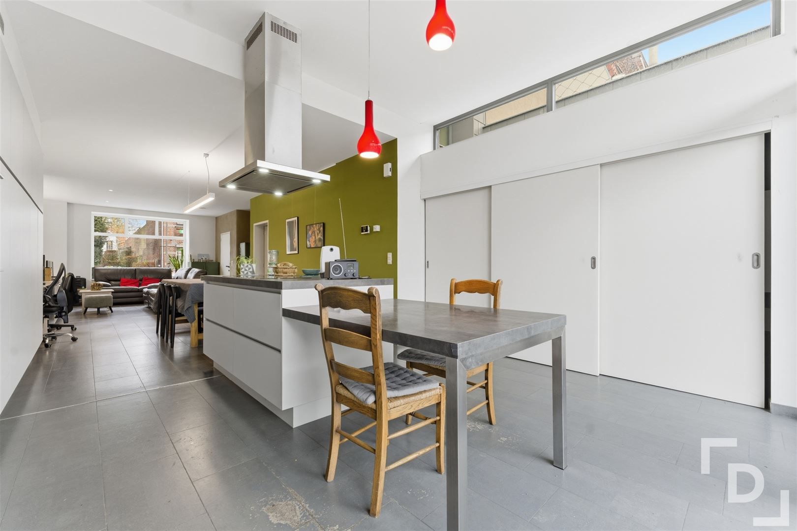 Gerenoveerde en duurzame woning met huislift te koop op toplocatie in Ieper. foto 7