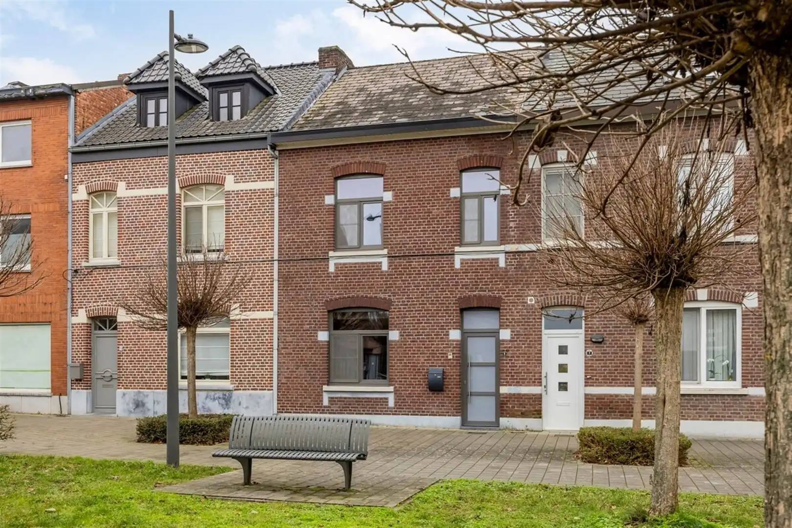 TE KOOP: Gesloten bebouwing met 3 slaapkamers te Kuringen! foto 2