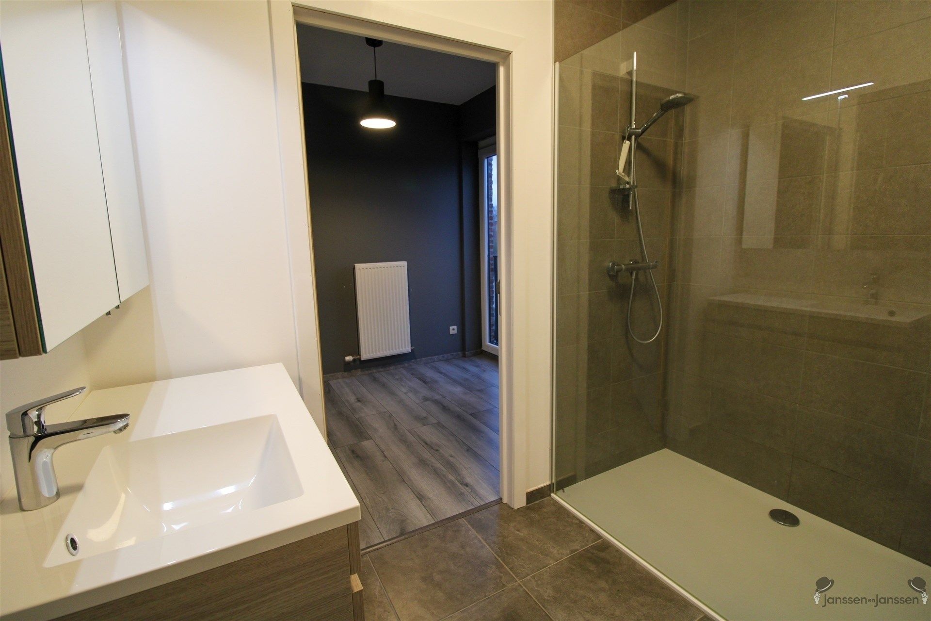 Appartement met tuinberging en 2 autostaanplaatsen foto 4