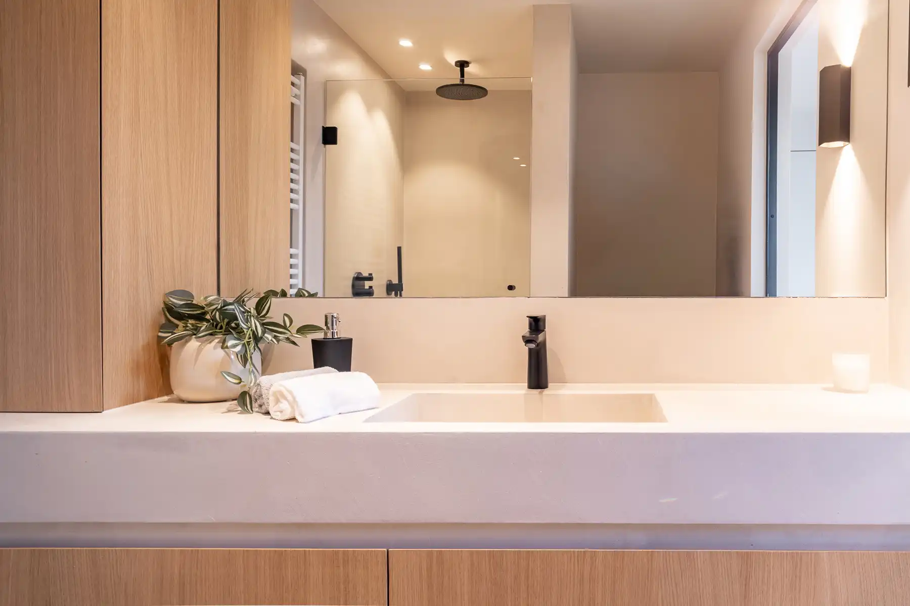 Smaakvol gerenoveerde alleenstaande woning foto 33