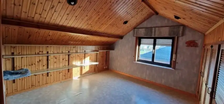 Ruime BUNGALOW open bebouwing,  met 2 slaapkamers, grote zolder, mooie tuin en aparte garage op 9 are 97 ca. foto 44
