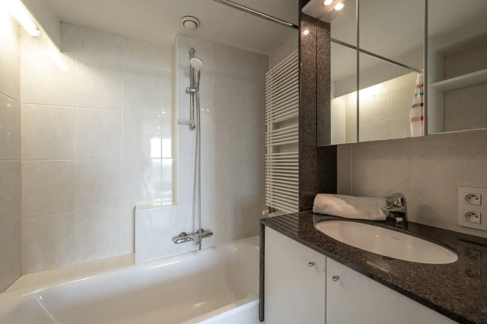 Ruim appartement met FRONTAAL ZEEZICHT foto 14