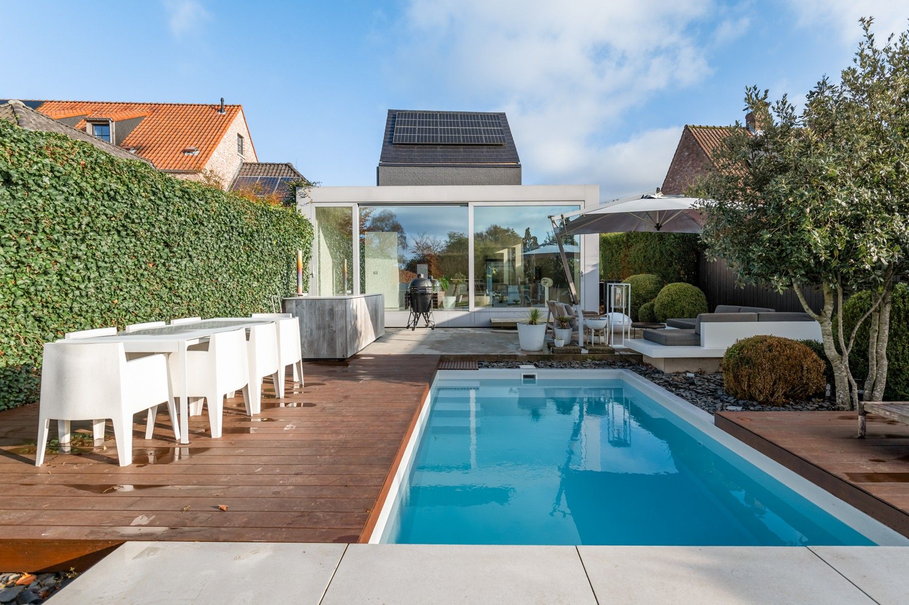 Zeer moderne woning met hoogwaardig afgewerkte binnen- en buitenruimte. foto 16