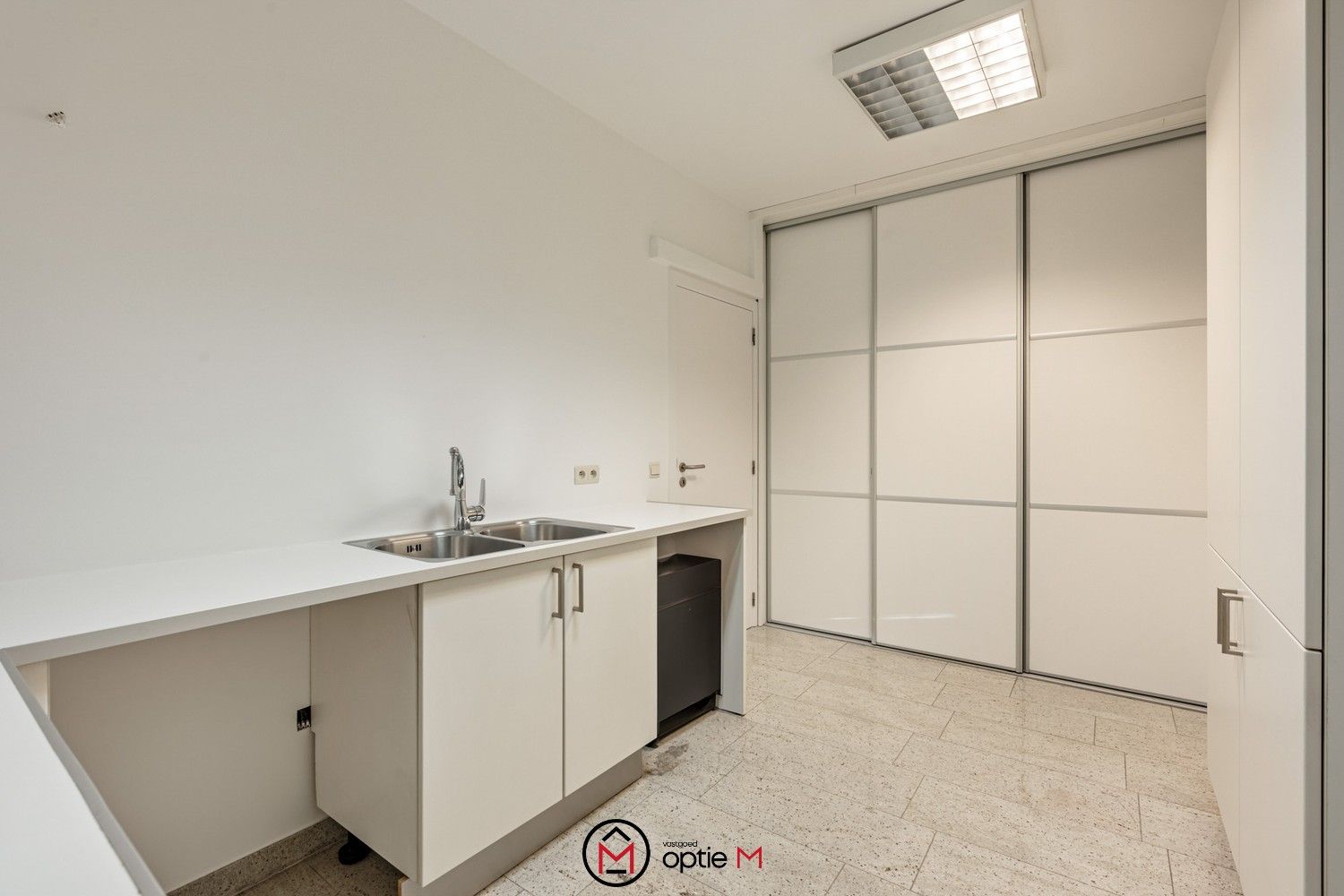 Ruim energiezuinig appartement met uitzicht op Hasselt foto 11