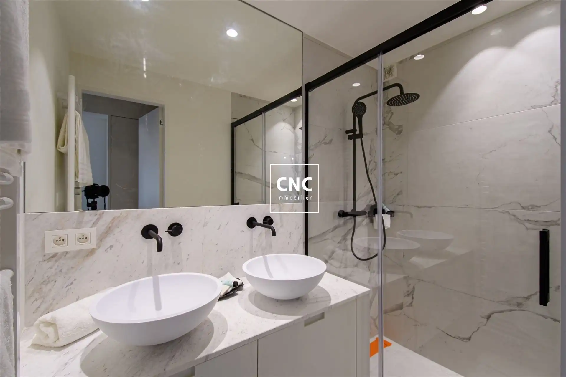 Prachtig gerenoveerd hoekappartement in het hart van Knokke foto 5