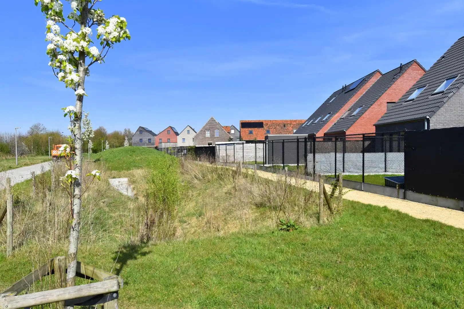 Instapklare woning met 3 slaapkamers en carport in kindvriendelijke ligging te Heule foto 11