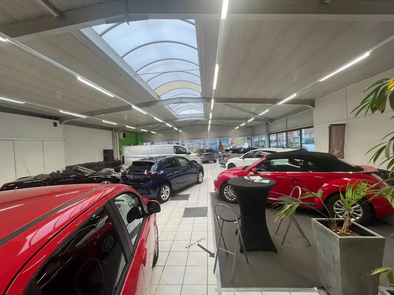 Showroom + werkplaats foto 7