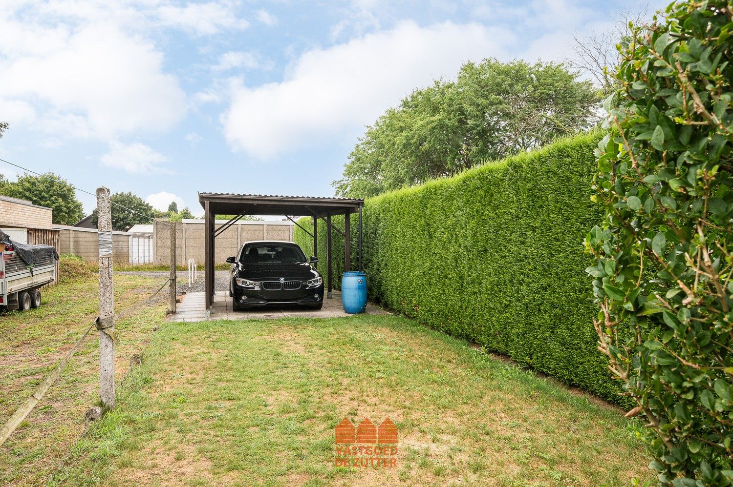 Instapklare woning op toplocatie met tuin en achterliggende autostaanplaats foto 13