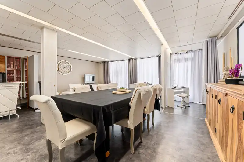 Ruime gezinswoning met 5 slaapkamers, handelsruimte en tal van mogelijkheden in het centrum van Kachtem foto 3