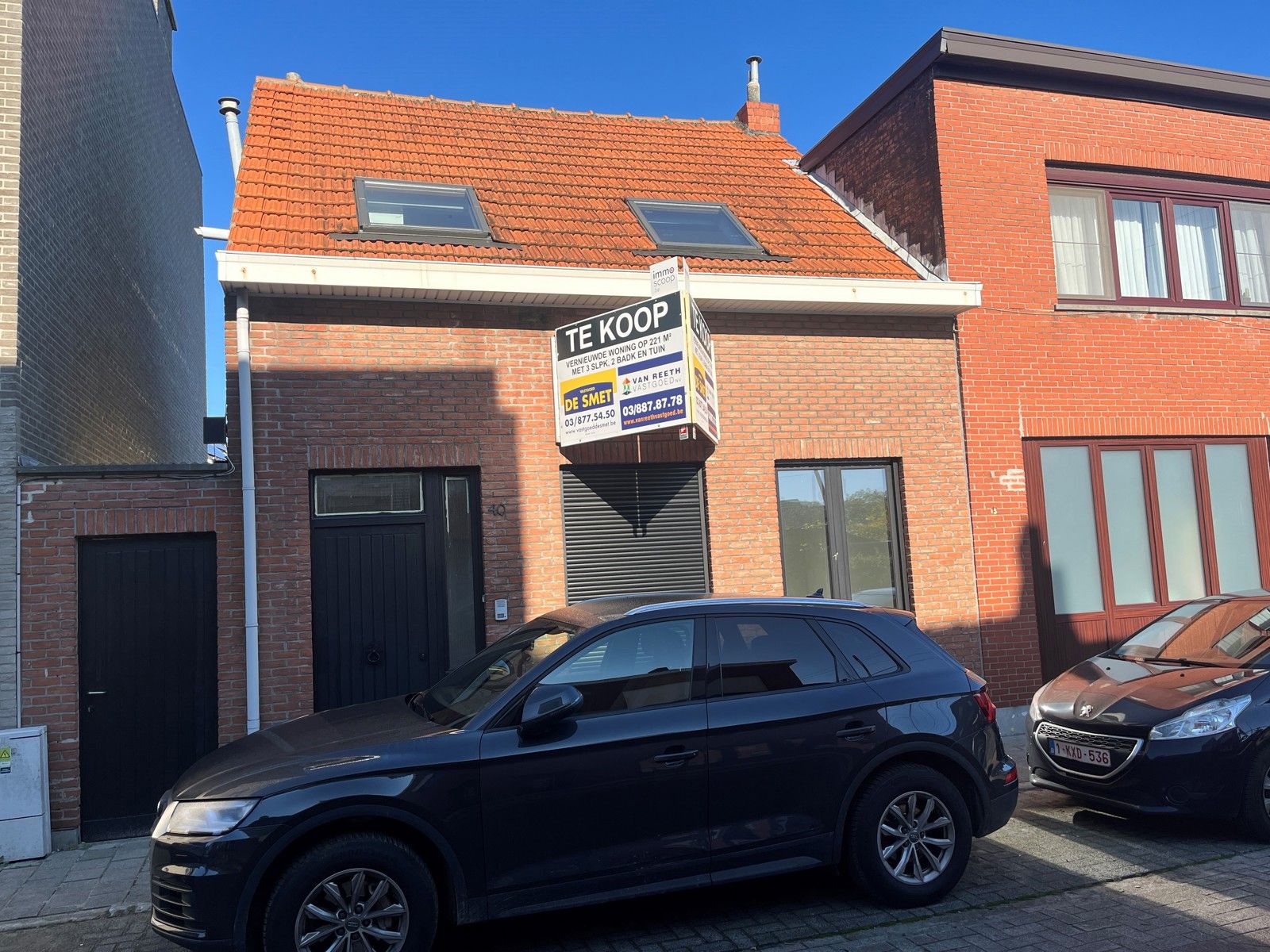 Gerenoveerde woning met servitudeweg naar tuin foto 3