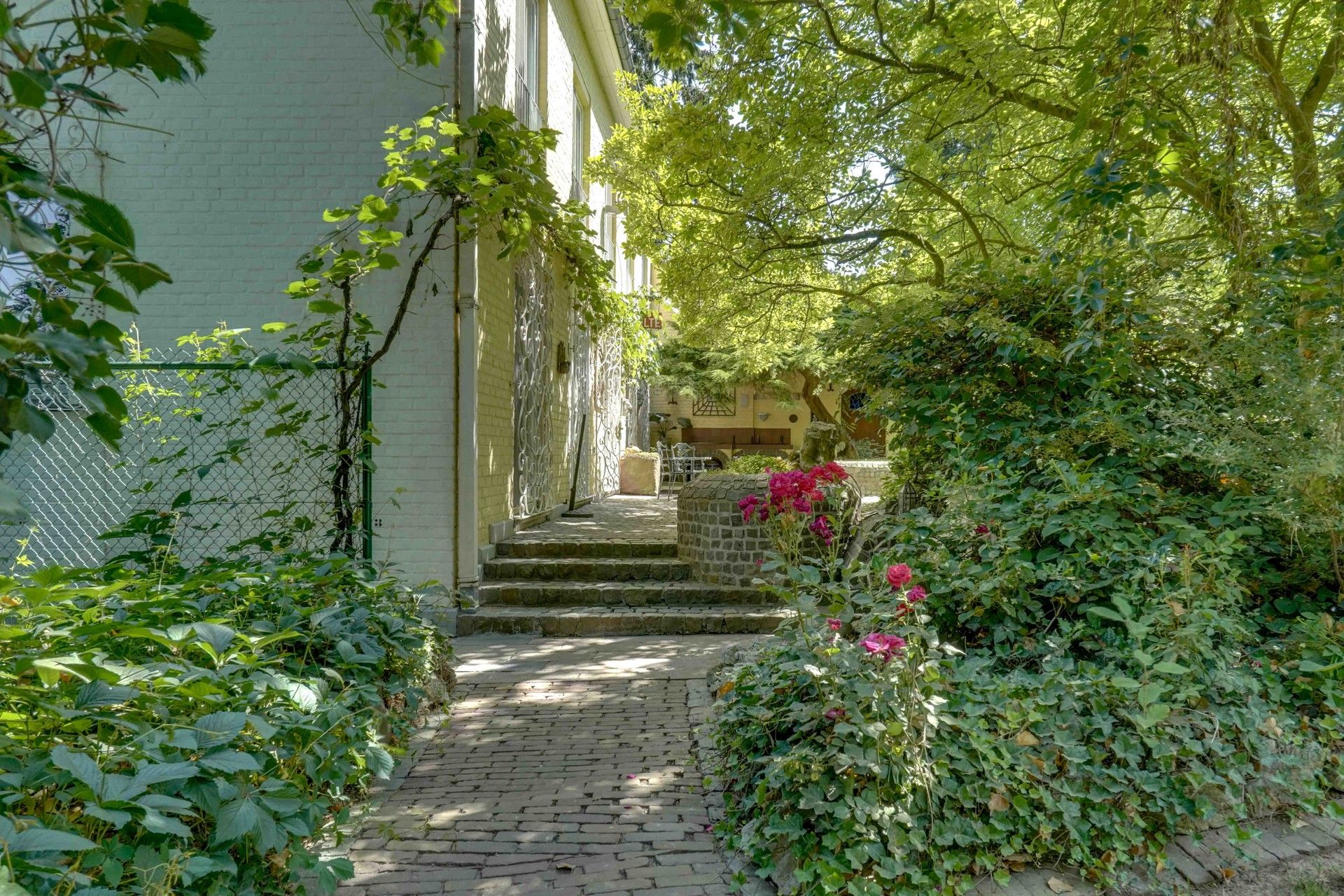 EXCLUSIEVE VILLA + BOUWGROND IN DOODLOPENDE STRAAT foto 48